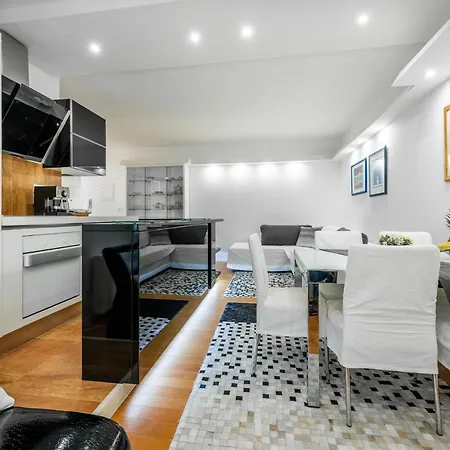 Luxury Set Apartment Split