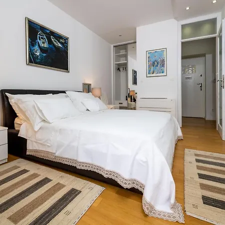 Luxury Set Apartment Split